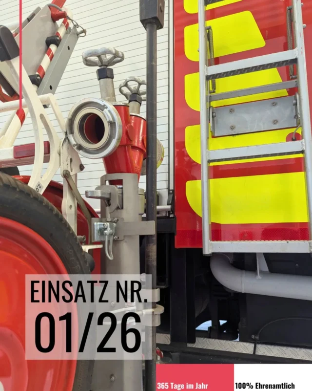 Das neue Jahr war noch keine 30 Minuten alt, als wir zu unserem ersten Einsatz im Jahr 2026 alarmiert wurden. 🚨🎆
In Salzhausen wurden wir zu einem Brandeinsatz gerufen.

Die Lage konnte zügig abgearbeitet werden, sodass für uns kein weiterer Einsatz erforderlich war. Dennoch zeigt dieser Einsatz einmal mehr: Für die Feuerwehr gibt es keine Feiertage – wir sind jederzeit einsatzbereit.