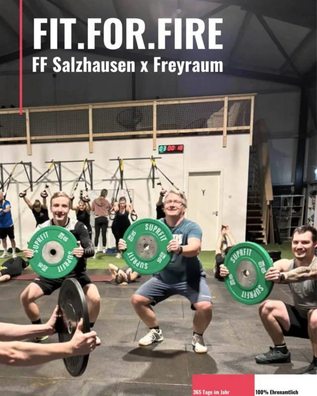 FIT FOR FIRE – unser neues Trainingsangebot 💪🚒

Seit Anfang Dezember gibt es bei uns ein neues, regelmäßiges Programm für die Mitglieder unserer Einsatzabteilung: „Fit for Fire“! 👨‍🚒🔥
Einmal pro Woche trainieren wir gemeinsam unter der Anleitung professioneller Trainerinnen mit Fokus auf Fitness, Ausdauer und Kraft – eine wichtige Grundlage für einen sicheren und leistungsfähigen Einsatzdienst.

Die ersten Trainingseinheiten fanden noch bei uns in der Fahrzeughalle statt. Seit diesem Jahr konnten wir das Angebot weiter ausbauen: Gemeinsam mit der FF Gödenstorf / Oelstorf  trainieren wir nun in einem festen Slot im Freyraum in Oelstorf – optimale Bedingungen für ein abwechslungsreiches und forderndes Training. 💥💪

Ein herzliches Dankeschön an den @freyraum.fitness und @finja_foodandfitness , die uns dieses Training ermöglichen 🤝🔥

#FitForFire #FeuerwehrSalzhausen #Einsatzbereit #GemeinsamStark #feuerwehrtraining