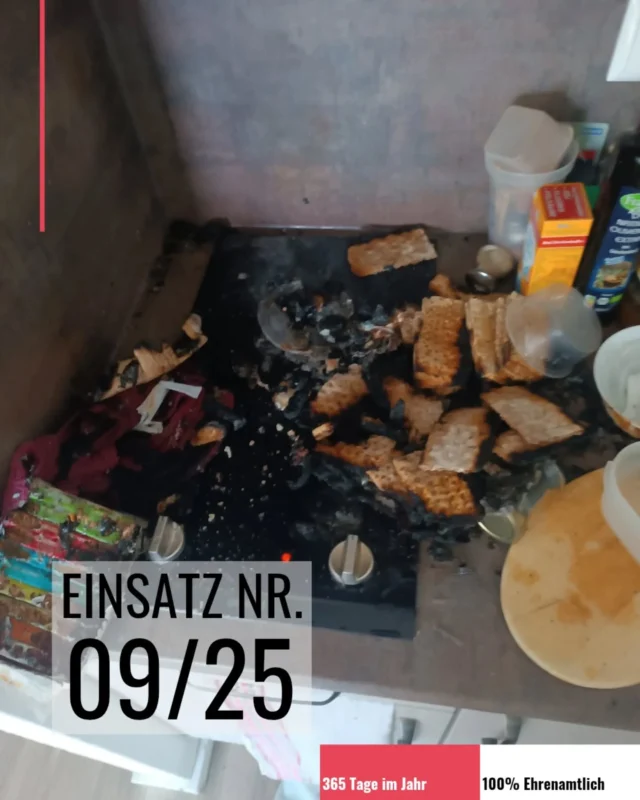 Wir wurden heute gegen 14 Uhr zu einer BMA alarmiert. Vor Ort fanden wir mehrere Gegenstände auf dem Herd vor. Nach einer kurzen Kontrolle mit der Wärmebildkamera und Belüftung der Wohnung konnten wir den Einsatz schnell wieder beenden.