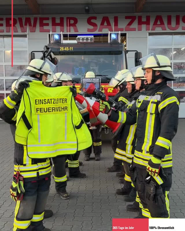 SAVE THE DATE!

Bald ist es soweit, unser großer Blaulichttag steht vor der Tür! 🚨🔥

Wir wärmen uns schon mal auf und machen alles für euch bereit! 😉

Freut euch auf:
🚒 eine große Einsatzübung
📚 die allerletzte Sticker-Tauschbörse
🚓 Fahrzeugausstellung
🌭 Mettwurst-Kuppeln 
🍟 Essen & Getränke

Außerdem mit am Start: u.a. Polizei, DLRG, DRK und Johanniter.

📅 Also: Termin merken, Freunde & Familie einpacken und vorbeikommen!
Wir freuen uns auf einen großartigen Blaulichttag mit euch.

Eure Feuerwehr Salzhausen
