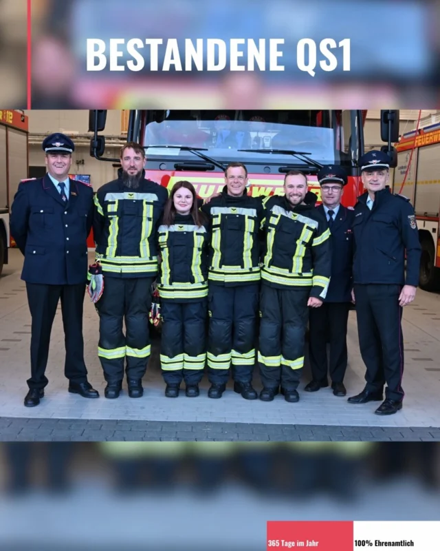 🔥Erfolgreiche QS1 Abnahme nach 5-wöchiger Ausbildung🔥

Wir gratulieren unseren vier neuen Kamerad*innen Mathias, Amelie, Marc und Christoph zur bestandenen Grundausbildung (Qualifikationstufe 1 -  einsatzfähig) & heißen euch herzlich in der Einsatzabteilung willkommen! 🚒🧑🏻‍🚒👨🏻‍🚒

📸 von Mathias Wille